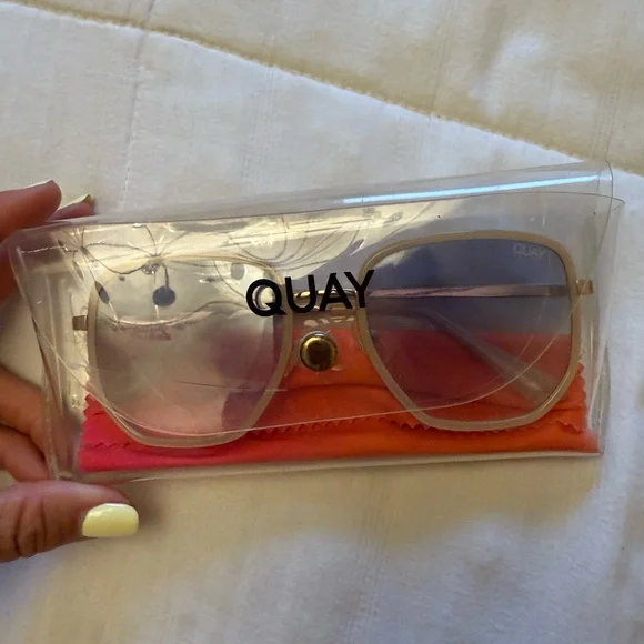 QUAY Reflective Oversized Trendy Sunglasses - Picture 2 of 5